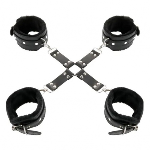 Esposas De Cuero En Cruz